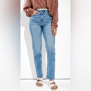 American Eagle stretch mom straight jean, size 4 short, light wash